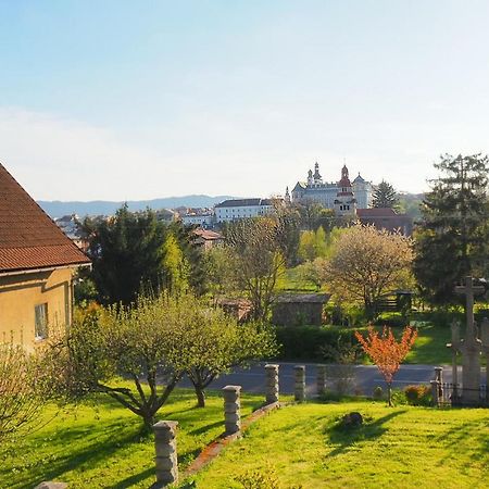 Villa Dum U Krize Broumov Exterior foto