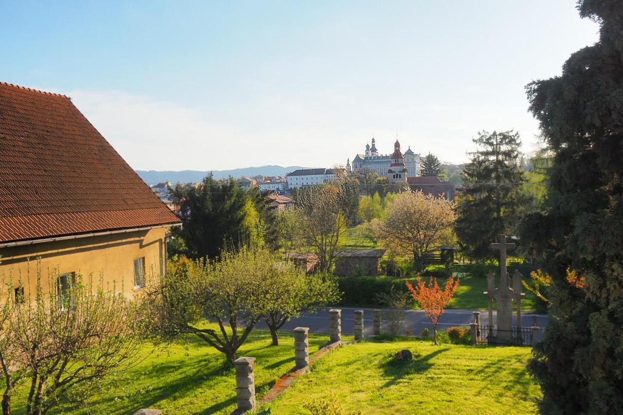 Villa Dum U Krize Broumov Exterior foto